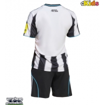 Newcastle United Replica Home Minikit 2025-26 Short Sleeve (+ pants)